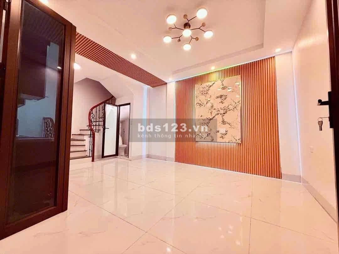 Bán nhà Thanh Xuân 32m2 chỉ 7.7 tỷ, ngõ thông ba gác tránh, gần…