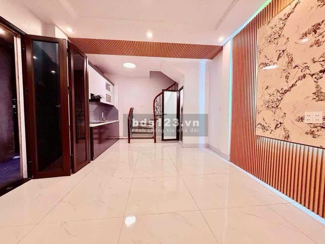 Bán nhà Thanh Xuân 32m2 chỉ 7.7 tỷ, ngõ thông ba gác tránh, gần…