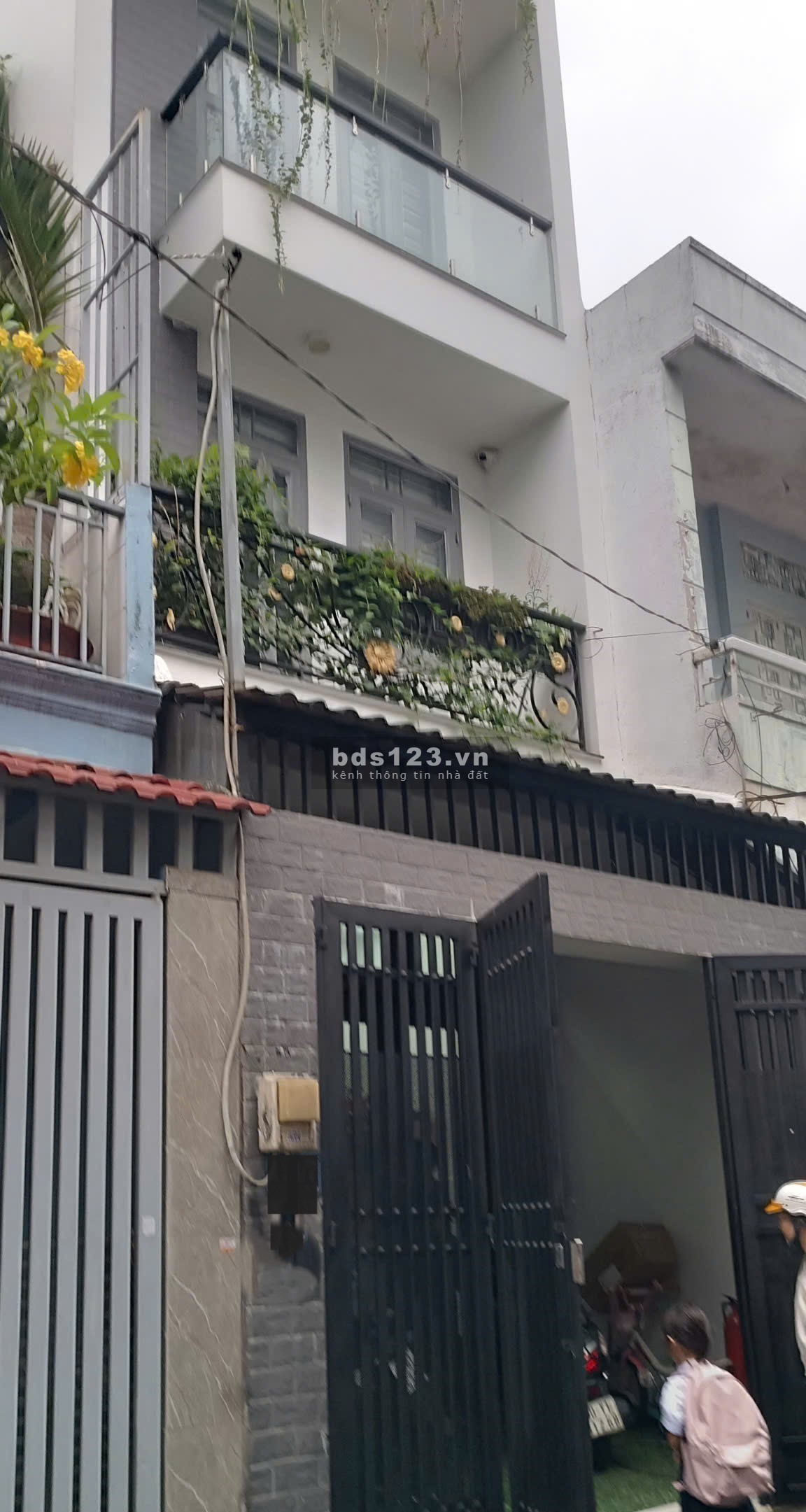 Nhà 3 tầng, ô tô đậu cửa, cạnh ACB bank Phan Huy Ích, 4.95 tỷ