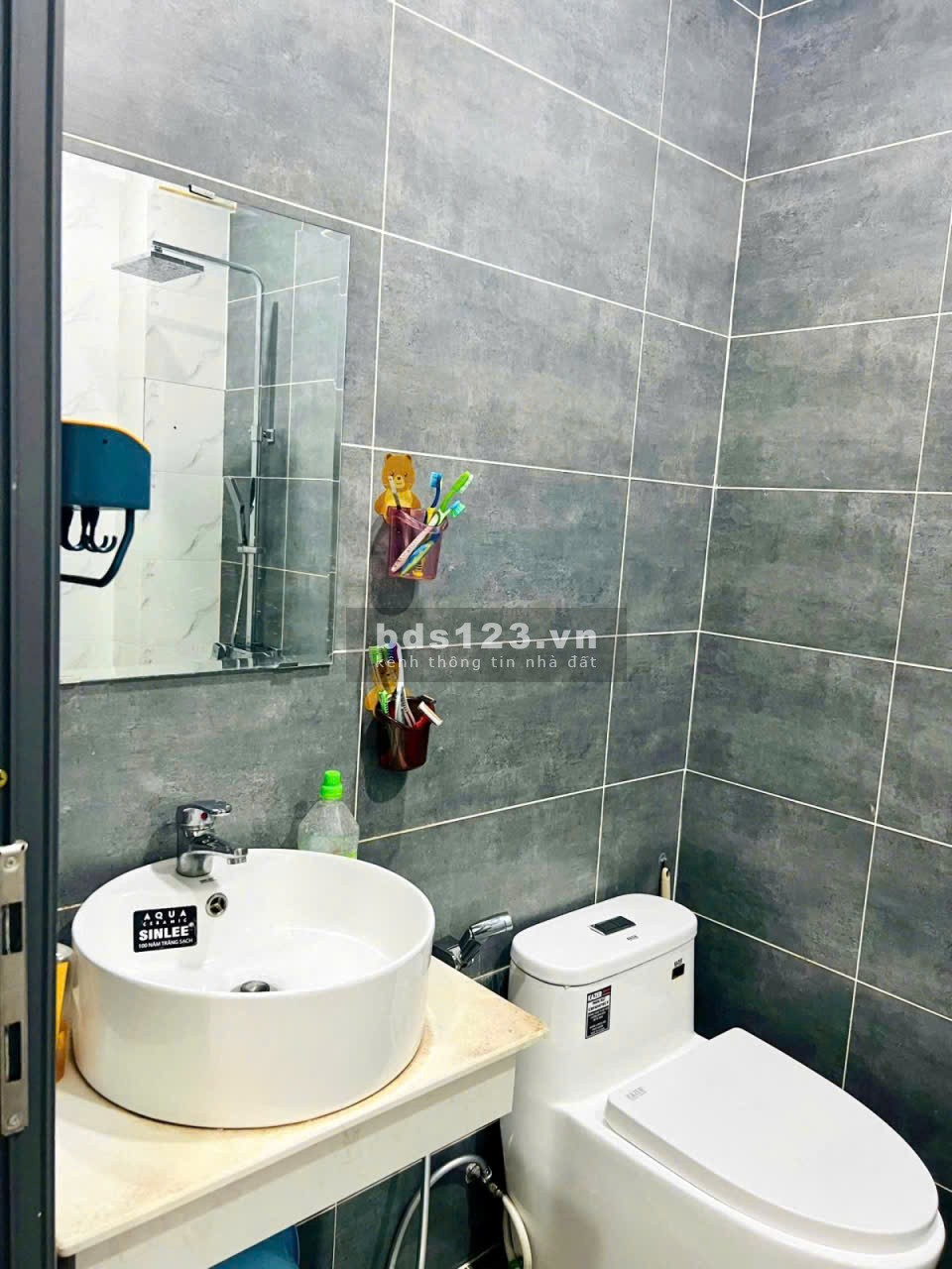 Nhà 3 tầng, ô tô đậu cửa, cạnh ACB bank Phan Huy Ích, 4.95 tỷ