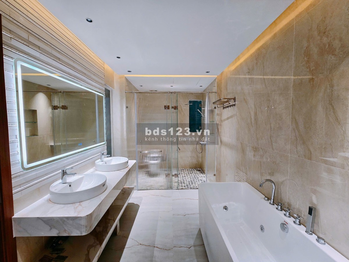 Bán nhà Nguyễn Văn Cừ, Long Biên, 5T, 47m2, 11,75 tỷ