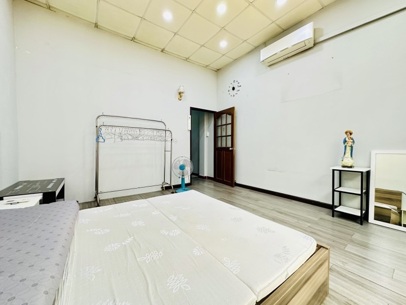 Bán nhà 4PN, diện tích lớn nở hậu (7x11) Bình Đông P.Phú…