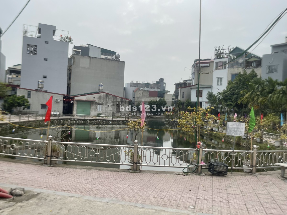 Nhà đẹp, có sân rộng, giá 7x Tại địa chỉ: 77 tổ 13, kiến…