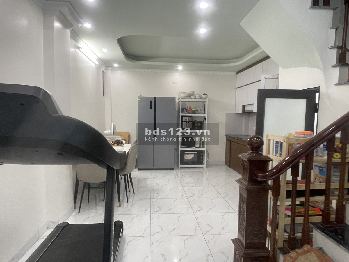 Nhà đẹp, có sân rộng, giá 7x Tại địa chỉ: 77 tổ 13, kiến…