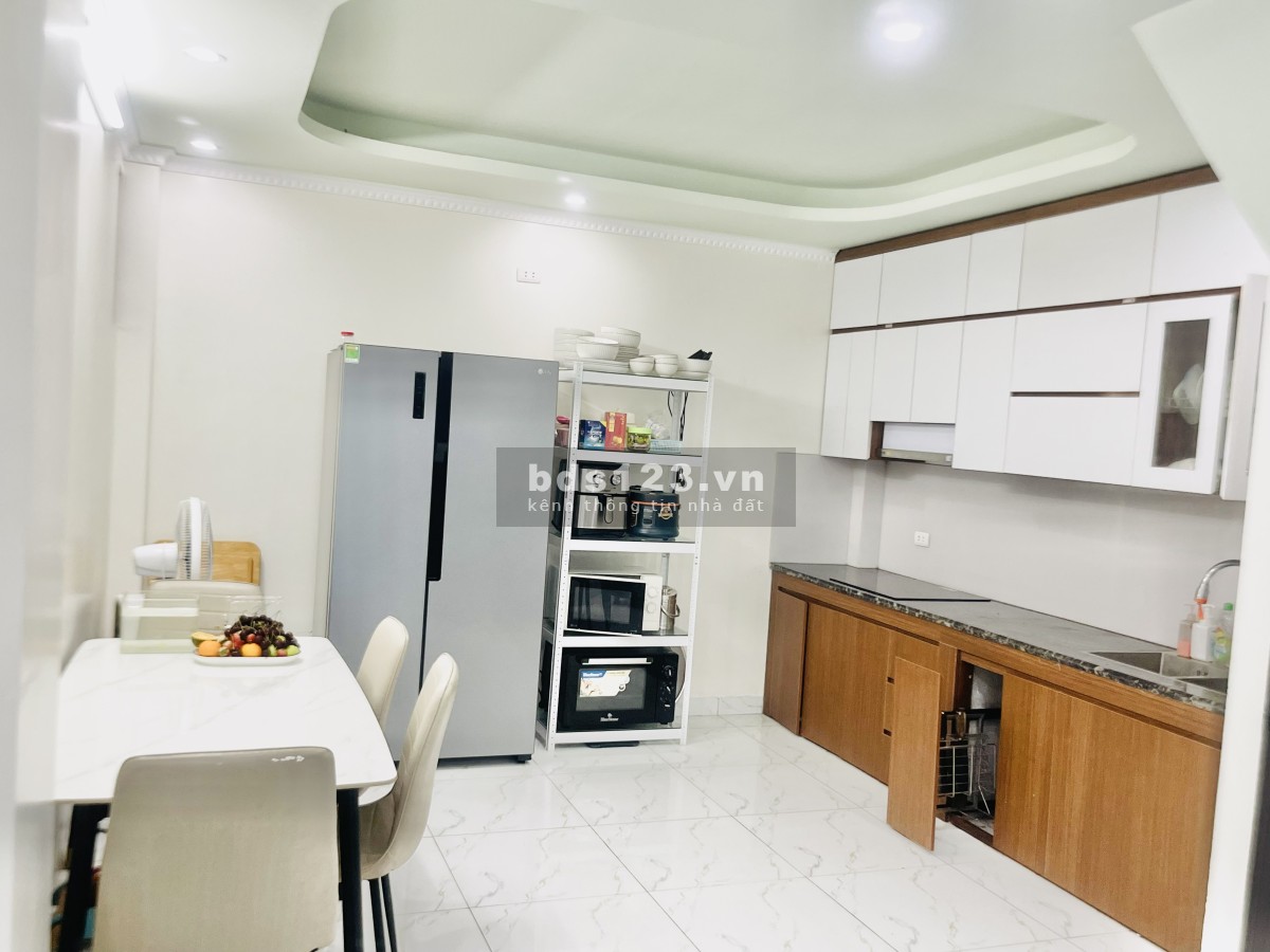 Nhà đẹp, có sân rộng, giá 7x Tại địa chỉ: 77 tổ 13, kiến…