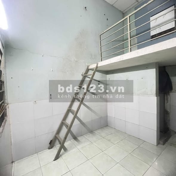 Cho thuê phòng có gác 20m2, Thạnh Lộc Q12, sát cầu Phú Long Mới