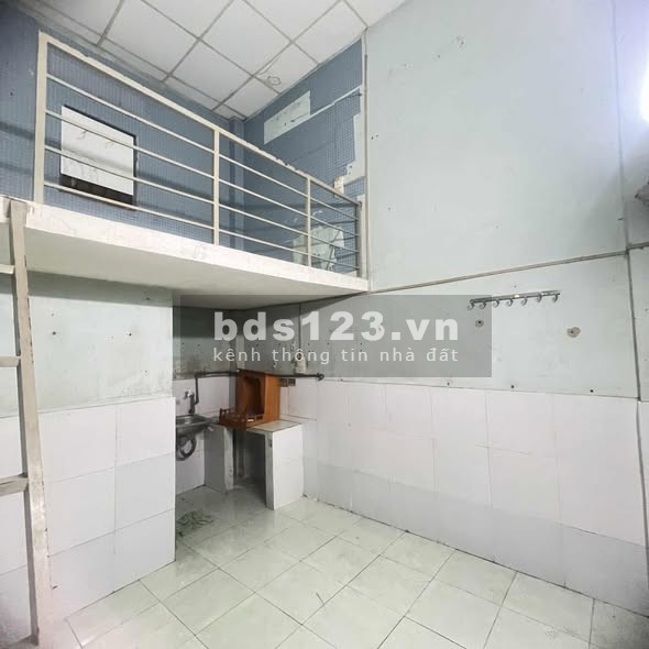 Cho thuê phòng có gác 20m2, Thạnh Lộc Q12, sát cầu Phú Long Mới