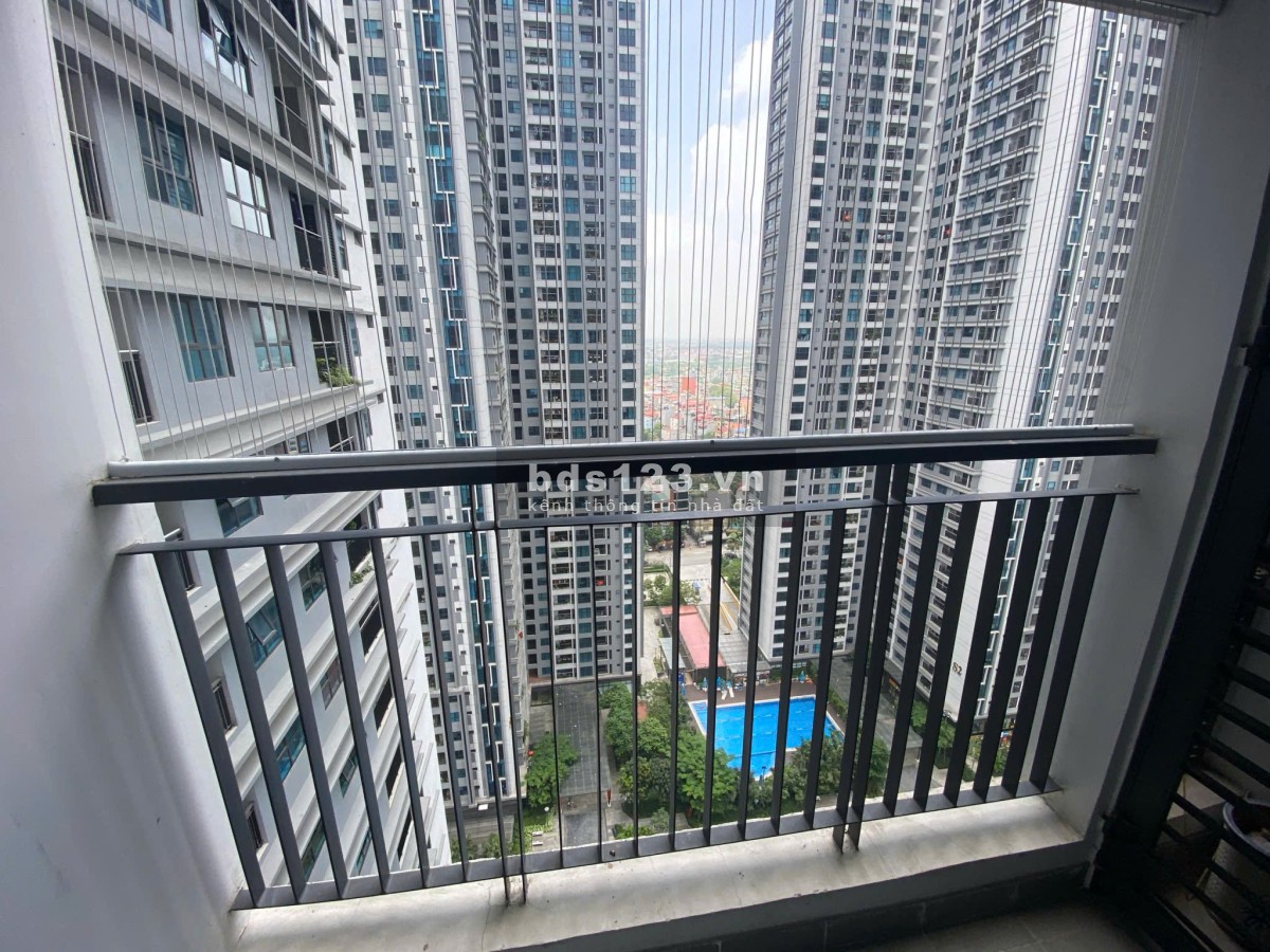 Căn hộ 2PN 2VS tại Goldmark City Toà S4 - Tầng trung cần bán