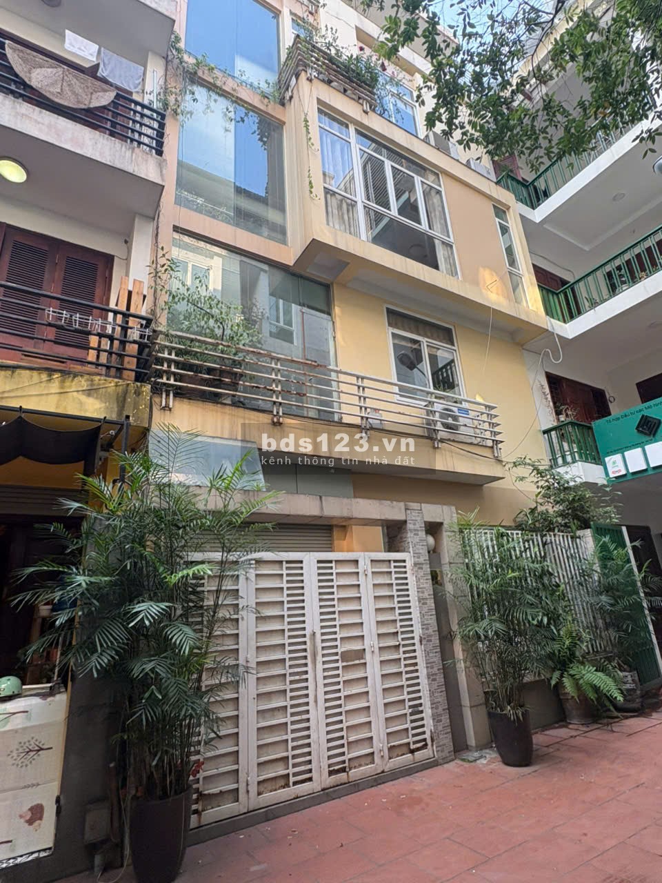 Cho thuê nhà 5 tầng ngõ ô tô phố Giảng Võ, Hà Nội