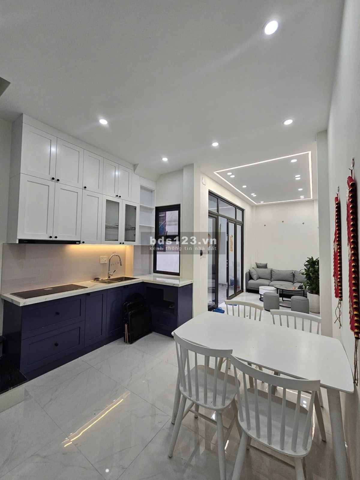 Nhà Giáp Nhị, ô tô đỗ trước cửa, có thang máy, 5 tầng…