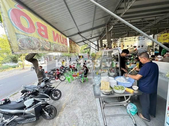 Sang quán bún bò có sẵn vật dụng vào KD ngay tại Hóc Môn