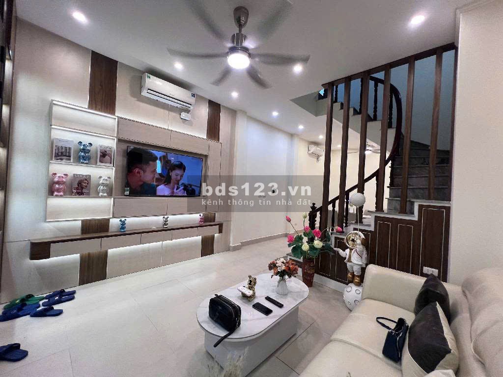 Hàng hiếm – Mặt ngõ kinh doanh – Phân lô – Ô tô vào nhà,…