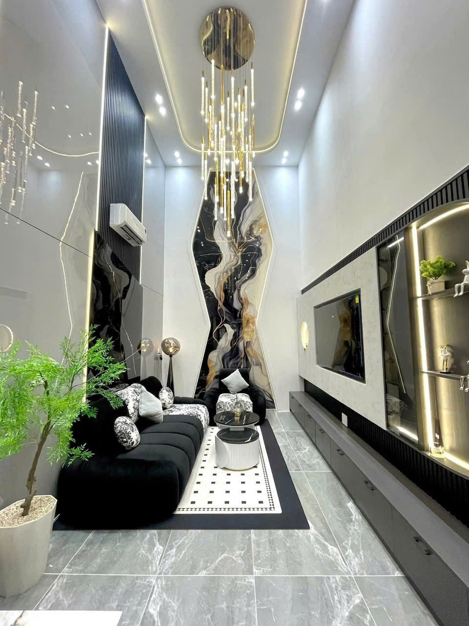 Chính chủ cần bán nhà Lạc Long Quân 56m² – MT 8m – Ô tô…