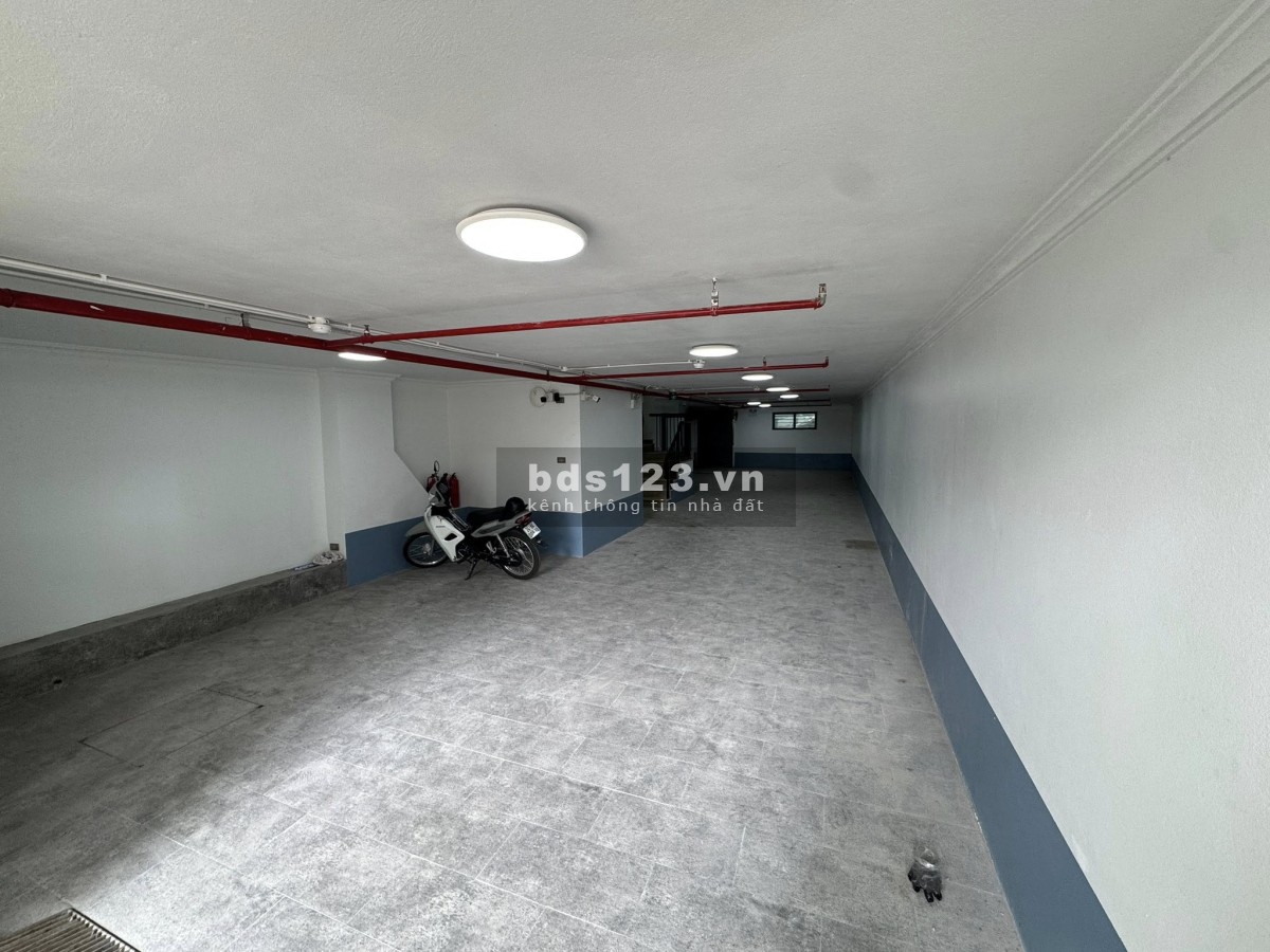 Cho thuê văn phòng mặt phố Lạc Long Quân view Hồ Tây