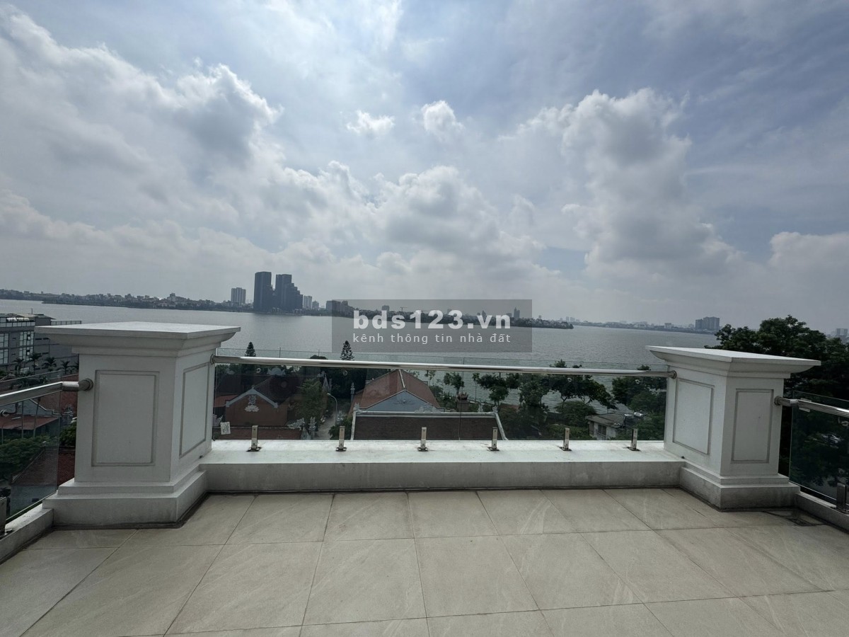 Cho thuê văn phòng mặt phố Lạc Long Quân view Hồ Tây