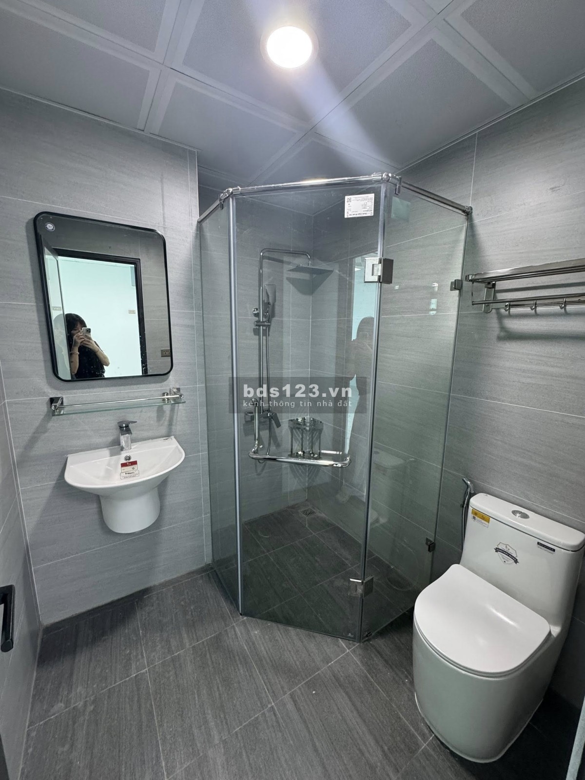 Cho thuê văn phòng mặt phố Lạc Long Quân view Hồ Tây