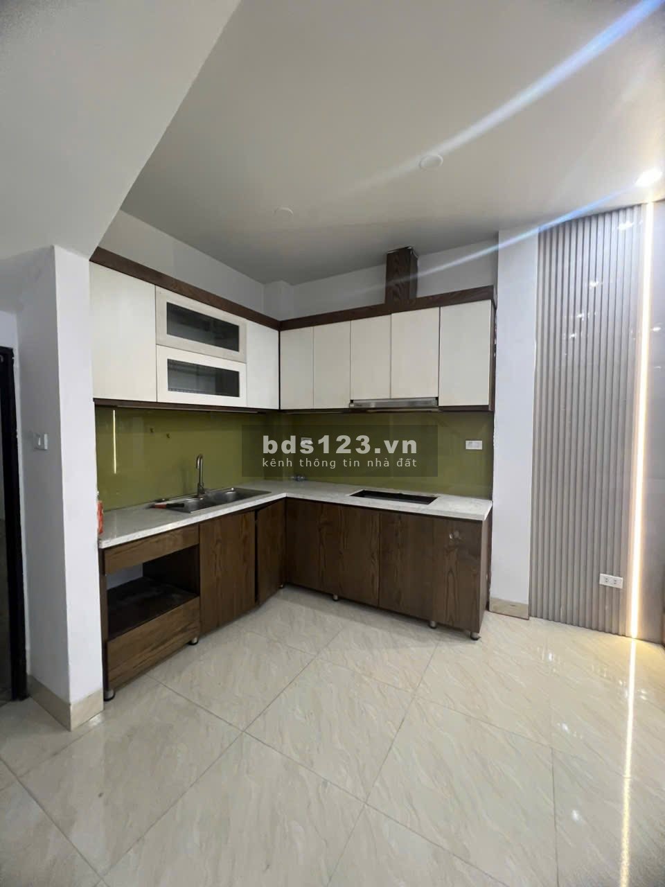 Trung tâm Bồ Đề Long Biên 8 tỷ 35m² MT 4m 5 tầng 10m ra ô tô…