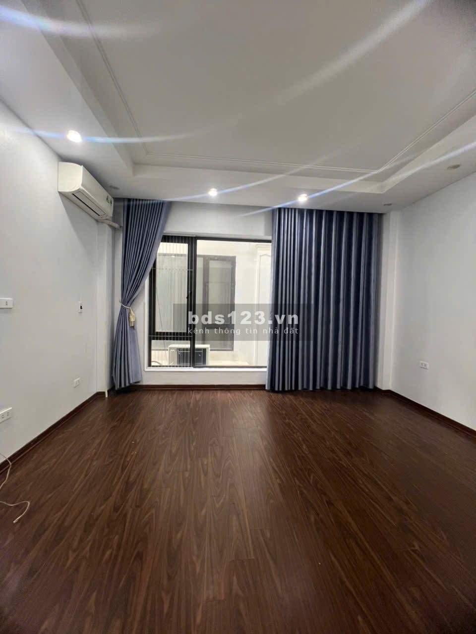 Trung tâm Bồ Đề Long Biên 8 tỷ 35m² MT 4m 5 tầng 10m ra ô tô…