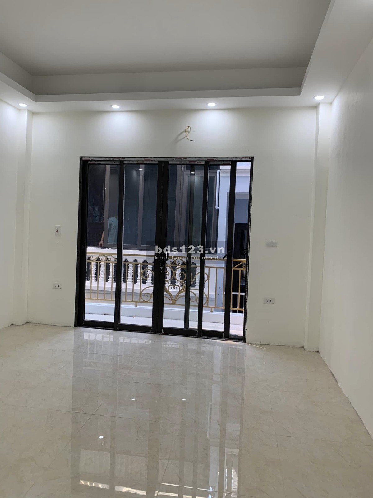 Bán nhà phân lô quân đội Lý Sơn Long Biên 42m MT 4m 5 tầng…