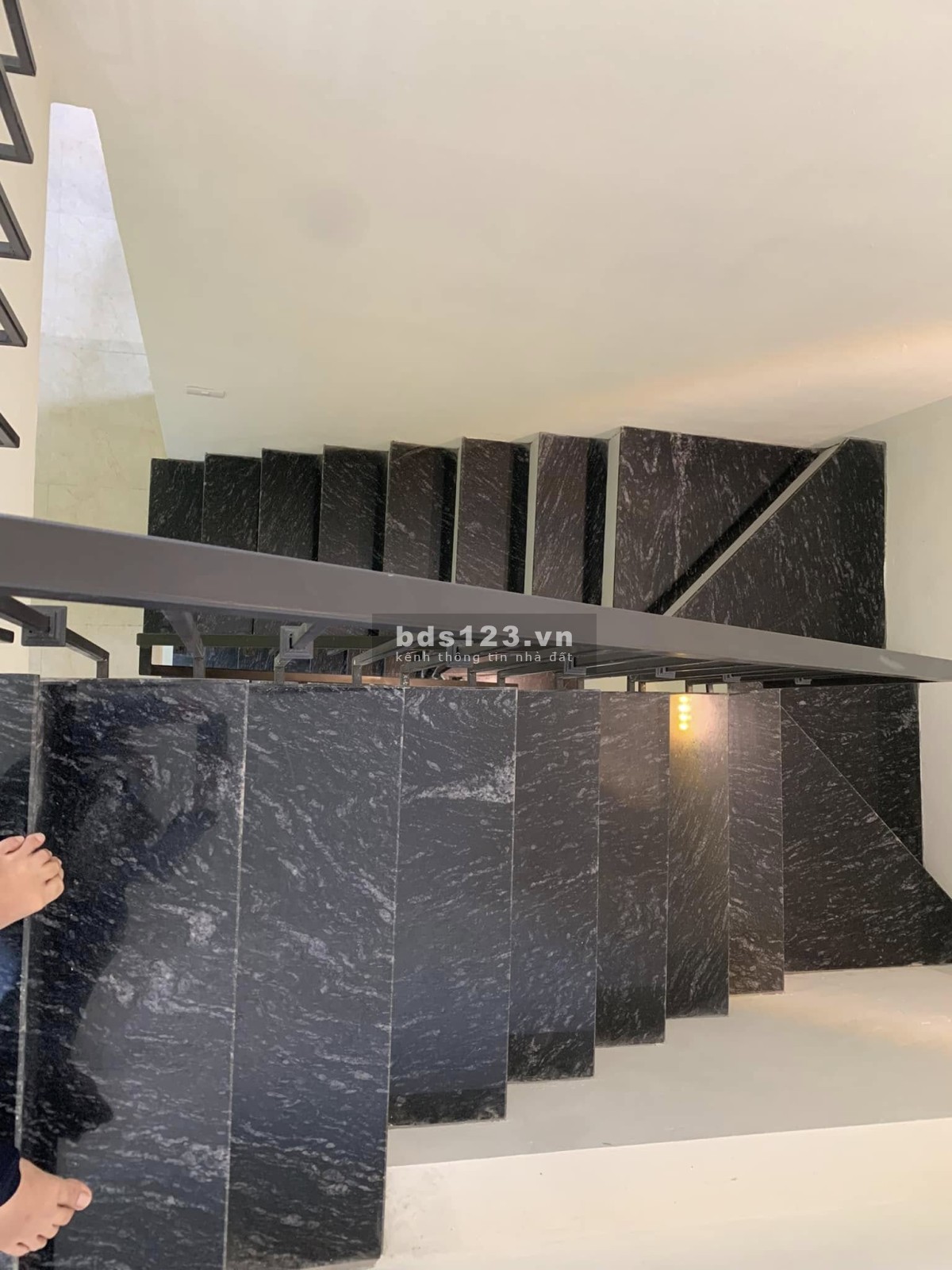 Bán nhà phân lô quân đội Lý Sơn Long Biên 42m MT 4m 5 tầng…