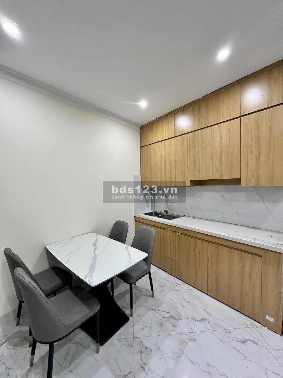 Siêu phẩm Ngọc Thụy Long Biên 6 tầng thang máy ô tô đỗ cửa…