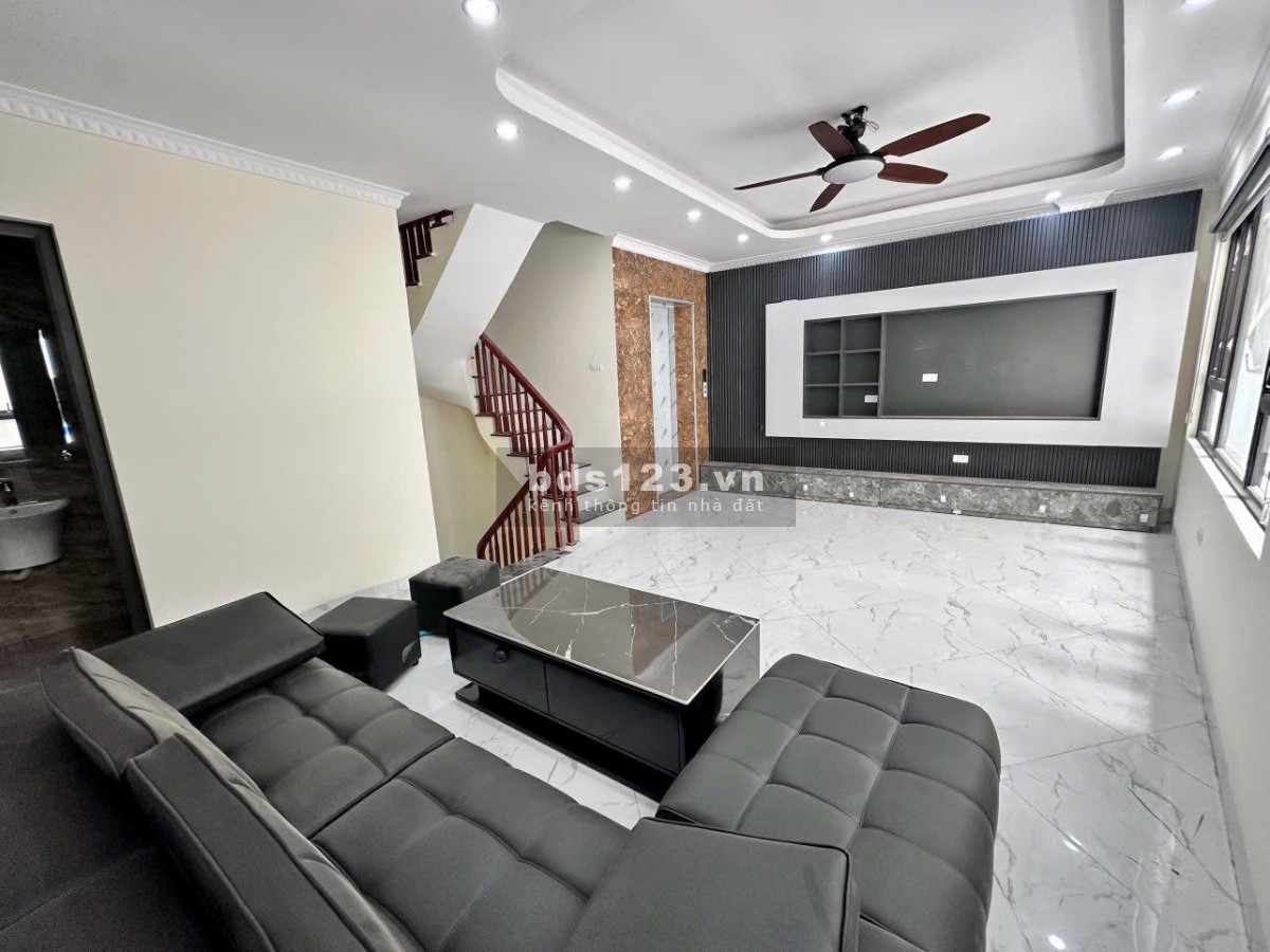 Bán nhà phố Bồ Đề Long Biên 9 tỷ 35m 6 tầng MT 6m ô tô…