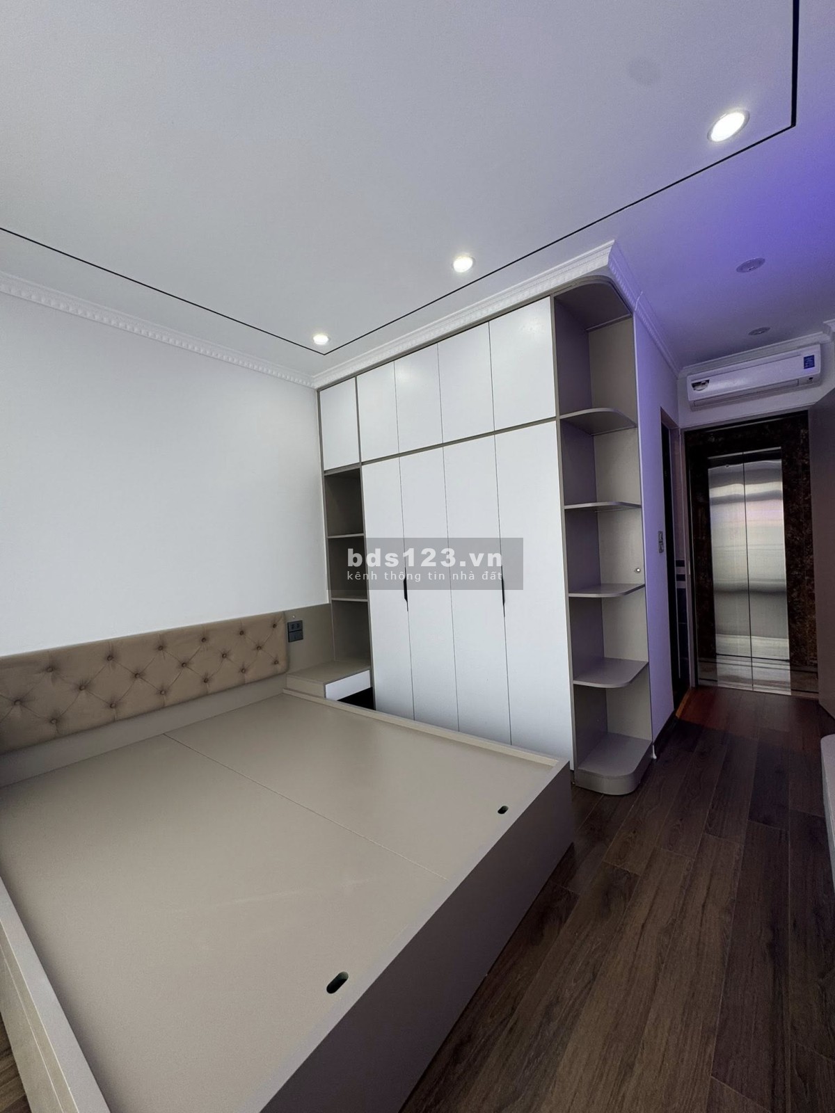 Siêu phẩm Ngọc Thụy Long Biên 6 tầng thang máy ô tô đỗ cửa…