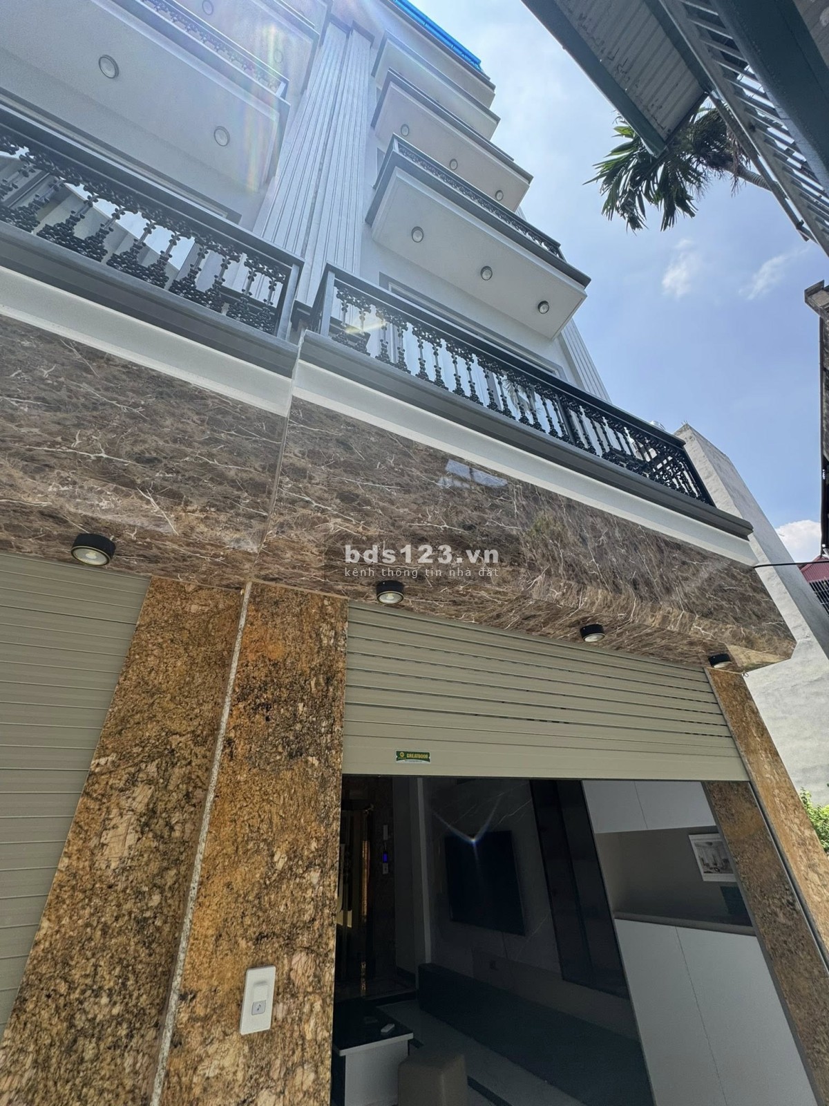 Siêu phẩm Ngọc Thụy Long Biên 6 tầng thang máy ô tô đỗ cửa…