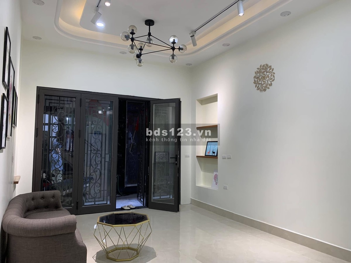 Bán nhà phân lô quân đội Lý Sơn Long Biên 42m MT 4m 5 tầng…