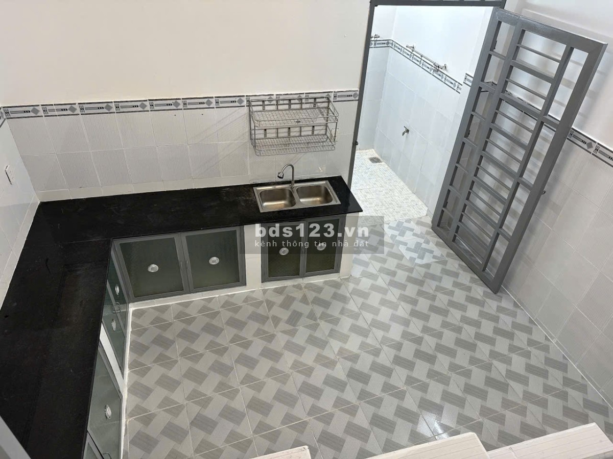 Bán nhà 1 trệt 2 lầu trống suốt mới 100%, hẻm 94 Phú Thọ…