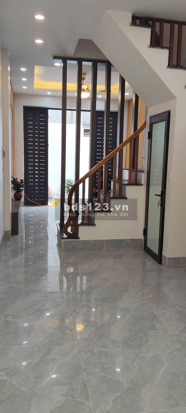 Bán Nhà 4 Tầng ngay Cạnh Ga Ngọc Hồi