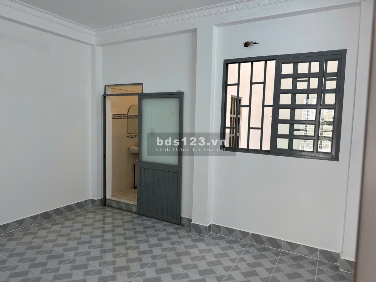 Bán nhà 1 trệt 2 lầu trống suốt mới 100%, hẻm 94 Phú Thọ…