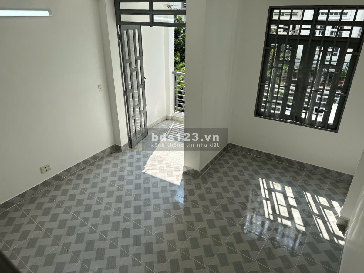 Bán nhà 1 trệt 2 lầu trống suốt mới 100%, hẻm 94 Phú Thọ…