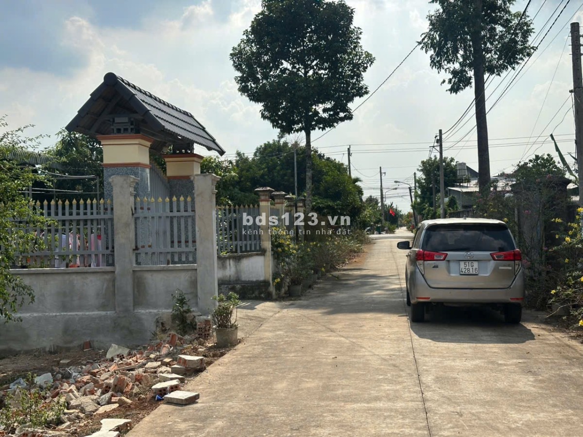 Bán lỗ 262m2 thổ cư cách đường lớn 50m giá 380 triệu