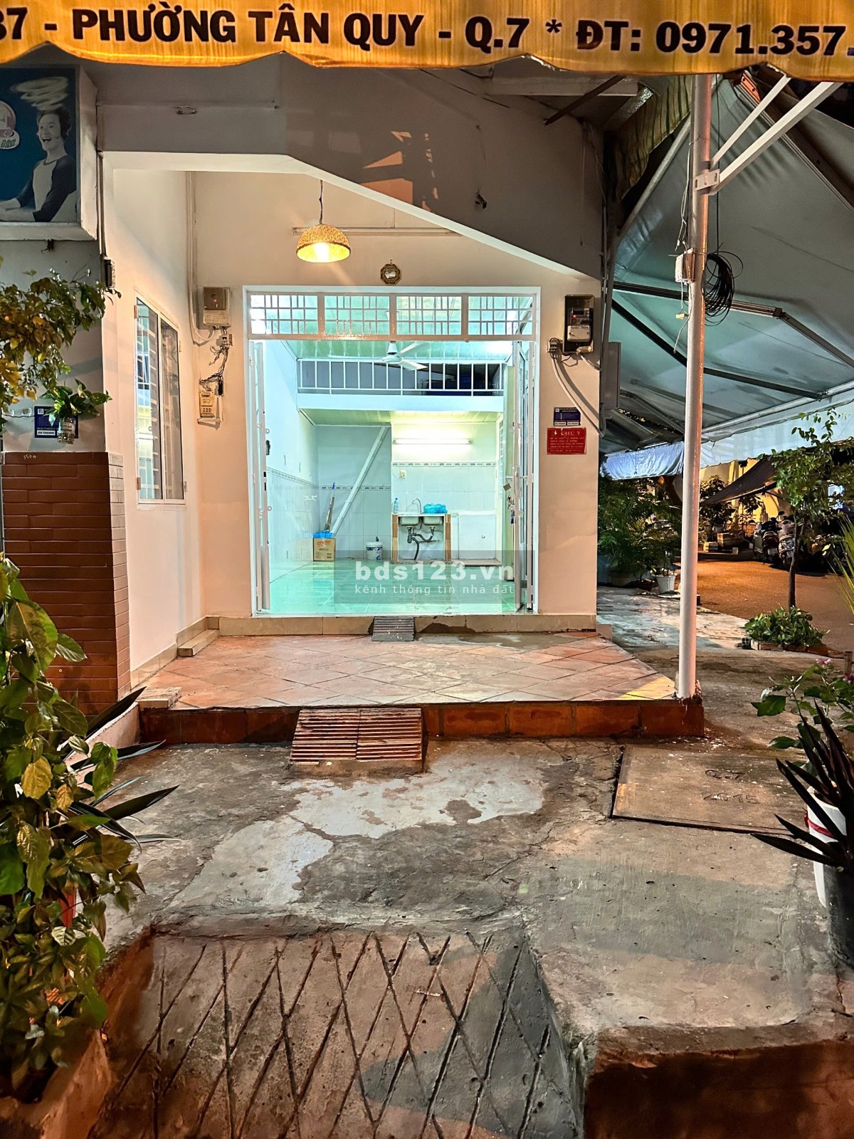 Mặt bằng cho thuê ngã tư 2 mặt tiền, 30m2