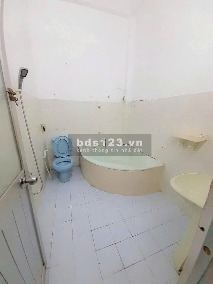 PHÒNG TRỌ GIÁ RẺ TRUNG TÂM QUẬN 8, CÓ BAN CÔNG, THUẬN TIỆN DI…