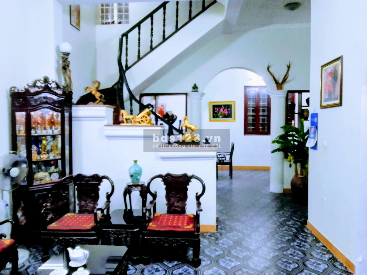 Bán nhà phố Khương Trung, đt 132 m2 , đường ô tô, sổ hồng