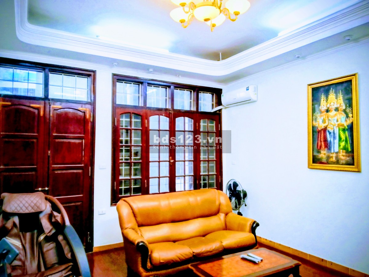 Bán nhà phố Khương Trung, đt 132 m2 , đường ô tô, sổ hồng