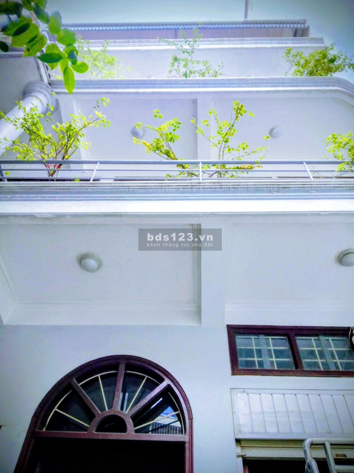 Bán nhà phố Khương Trung, đt 132 m2 , đường ô tô, sổ hồng