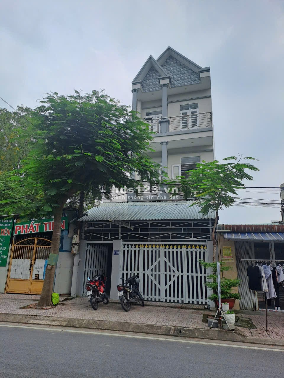 Cho thuê nhà mặt tiền kinh doanh buôn bán trước cổng trường PHTH