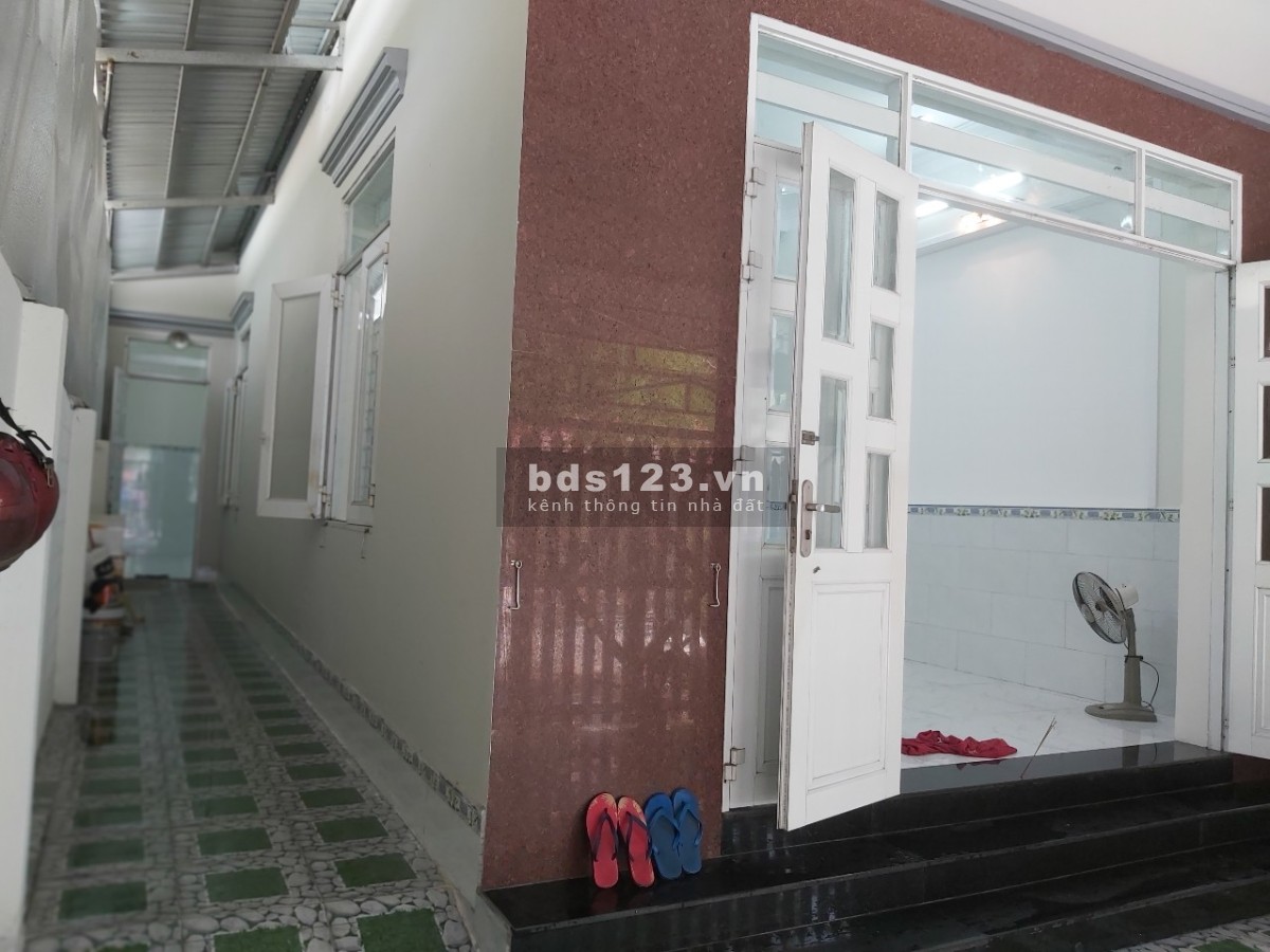 Cho thuê nhà mặt tiền kinh doanh buôn bán trước cổng trường PHTH