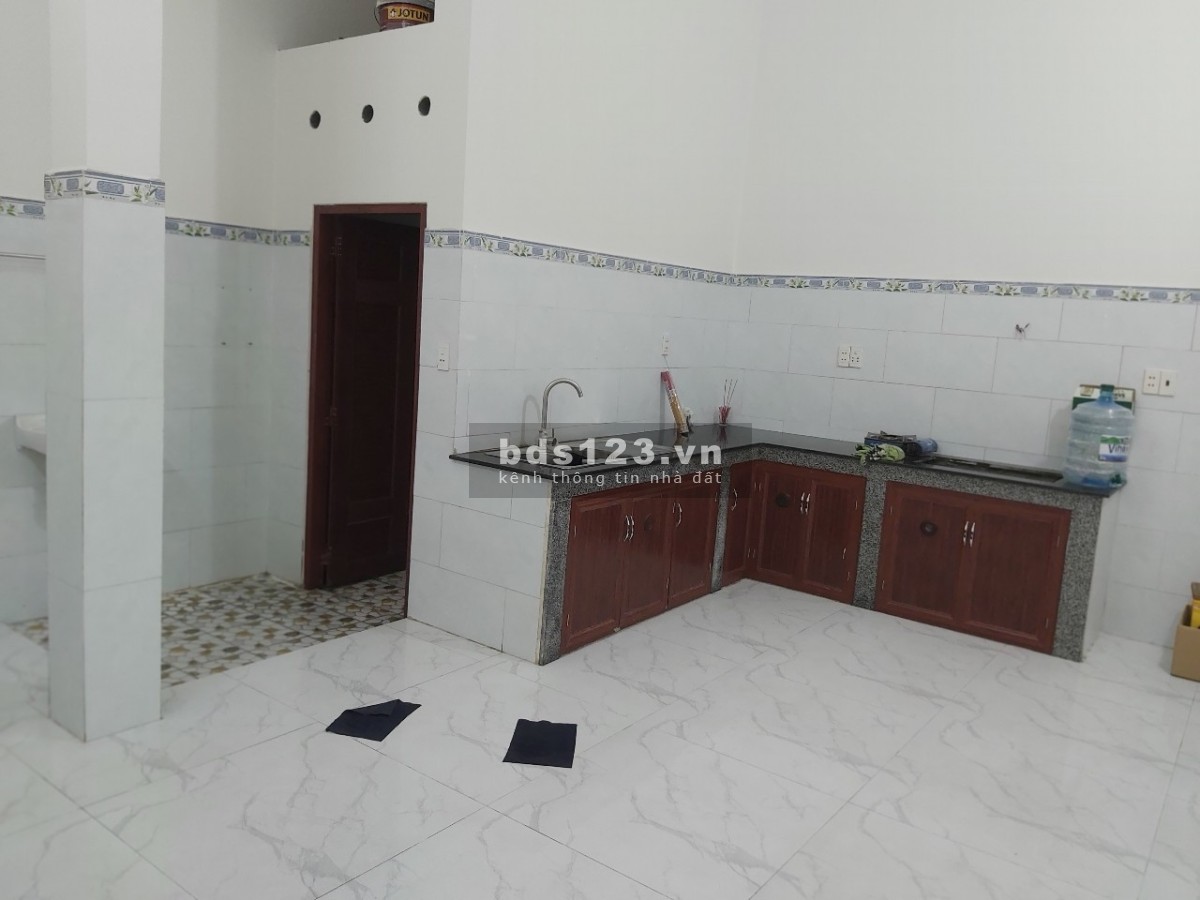 Cho thuê nhà mặt tiền kinh doanh buôn bán trước cổng trường PHTH