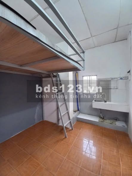 Phòng trọ có gác, cửa sổ trời tại Hồ Văn Huê, Phú Nhuận