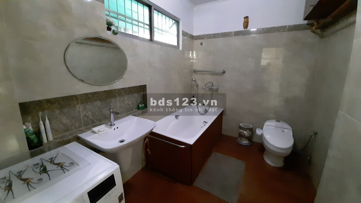 Bán căn hộ 12 Võ Văn Kiệt Q1 ngay trung tâm thành phố DT 71m2