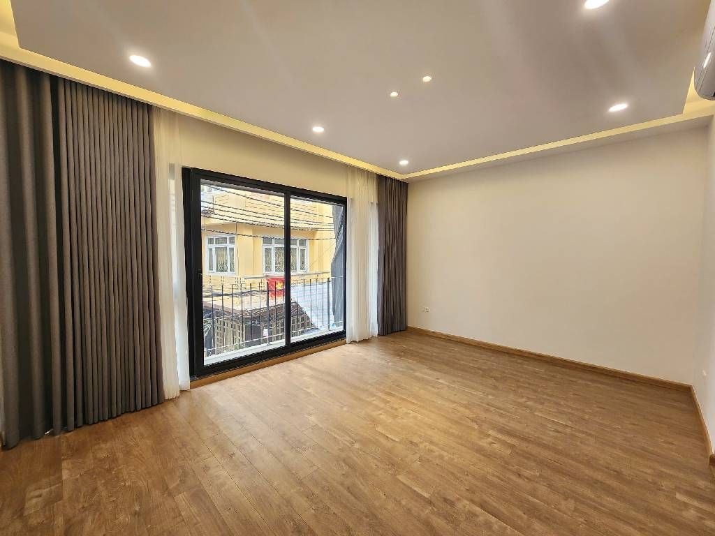 Võng Thị Tây Hồ 50m x5 tầng 22,5 tỷ gara ô tô,kinh doanh,5p đi…