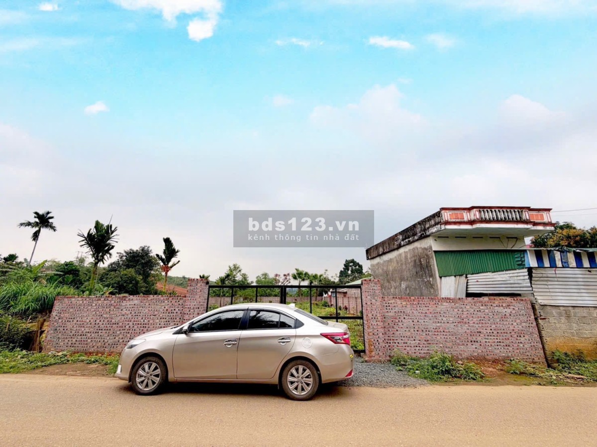 Gia Đình Cần Bán Gấp Mảnh Đất Mặt Đường Lớn Phú Cát- Quốc Oai