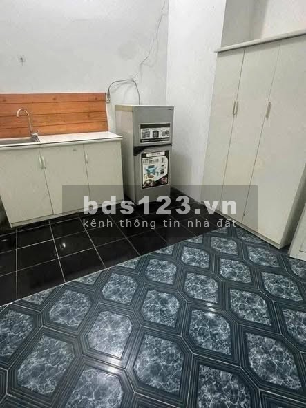 Phòng lầu 1 cho thuê 2.5 triệu tại 709 Nguyễn Kiệm, gần Chợ…