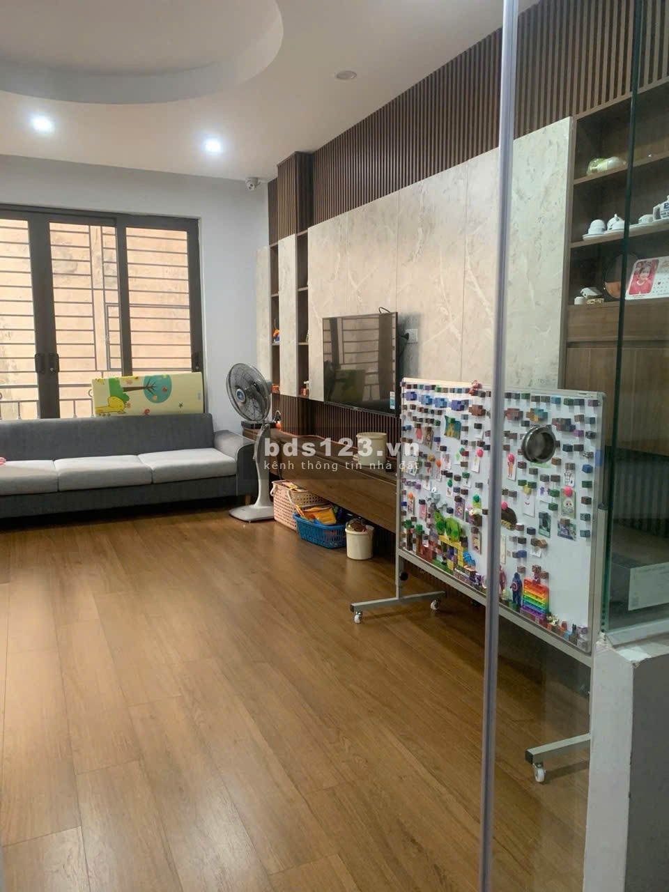 Quan nhân nhà ngay đầu ngõ, 12 tỷ 36m sử dụng 7 tầng thang…