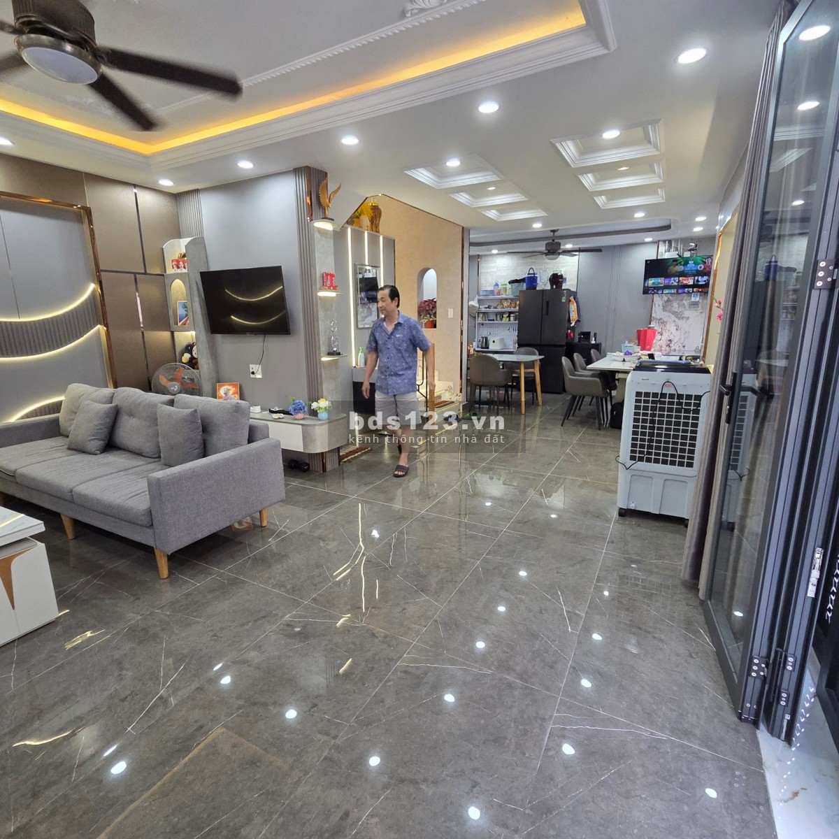 Bán nhà Phạm Văn Bạch + 1 trệt 2 tầng + Giá 6.X ( X cấp 2 )