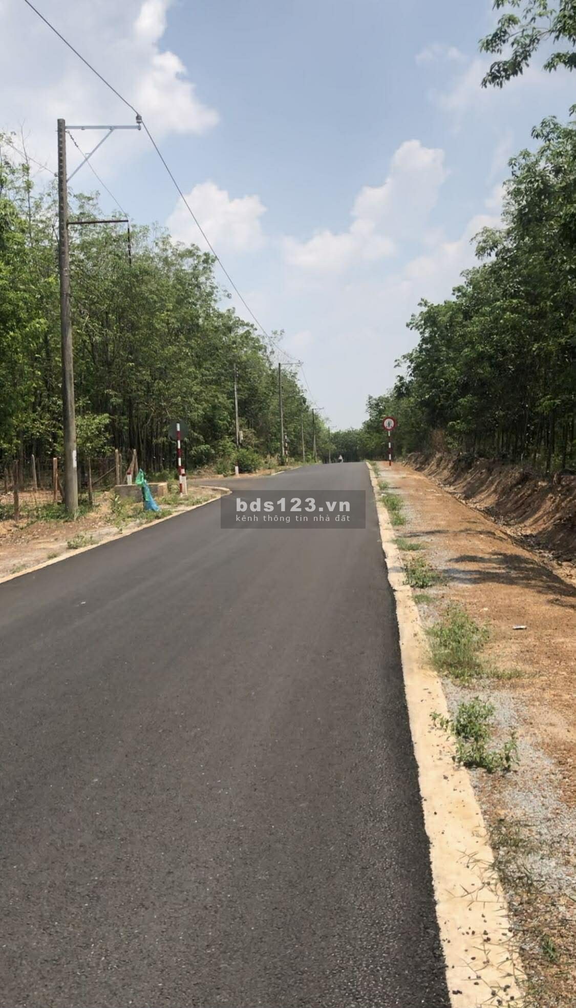 Thanh lý lô đất 2000m2 thổ cư DH 715, dân đông, giá 2 tỷ 450…